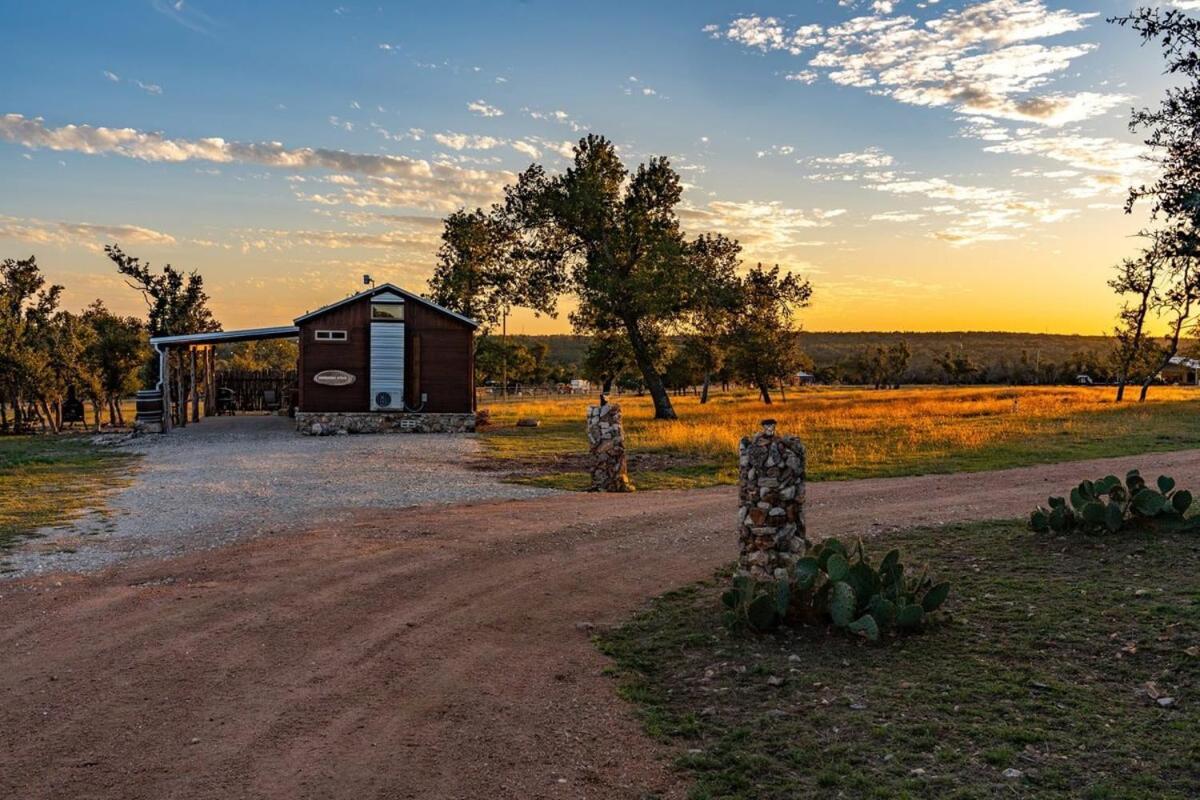 Rockin' R - Morning Star Cabin เฟรเดอริกส์เบิร์ก ภายนอก รูปภาพ