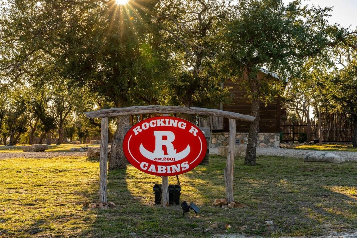 Rockin' R - Morning Star Cabin เฟรเดอริกส์เบิร์ก ภายนอก รูปภาพ