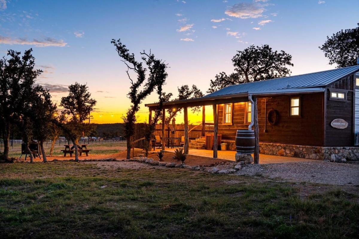 Rockin' R - Morning Star Cabin เฟรเดอริกส์เบิร์ก ภายนอก รูปภาพ