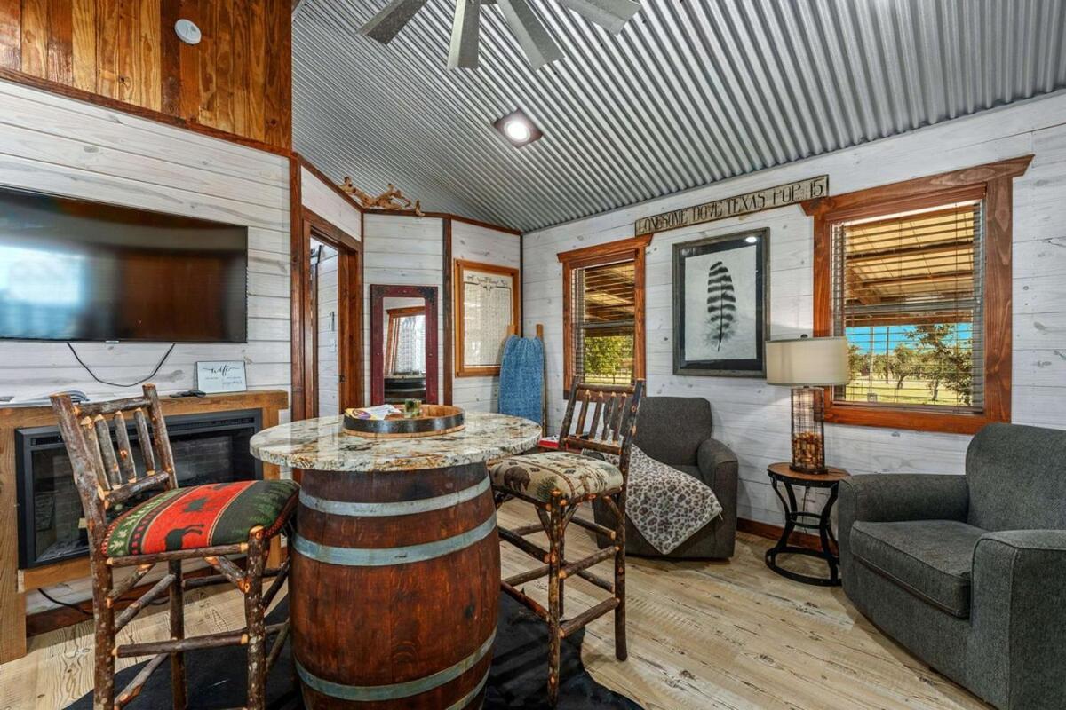 Rockin' R - Morning Star Cabin เฟรเดอริกส์เบิร์ก ภายนอก รูปภาพ